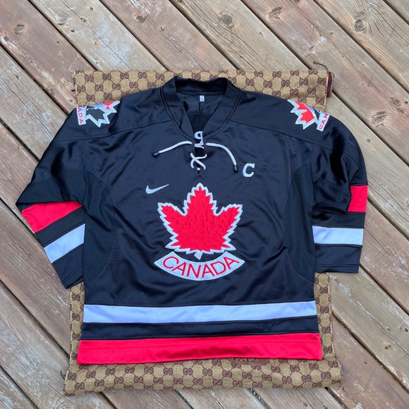 Cassie Campbell Signed Team Canada Jersey – Black Nike – Captain “C” - Picture 3 of 8